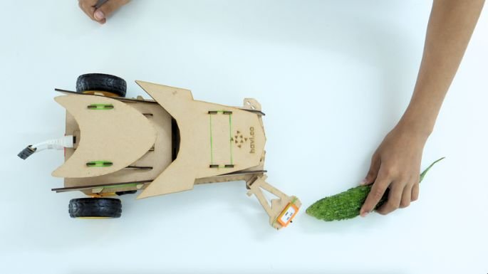 remote car vs robotic car