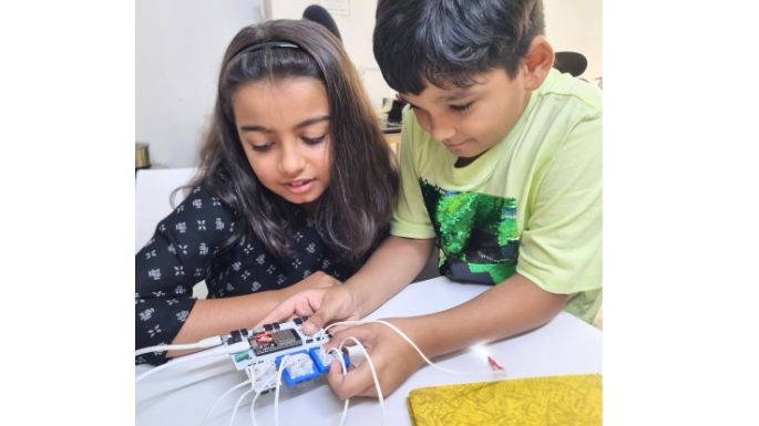 kids doing microcontroller projects